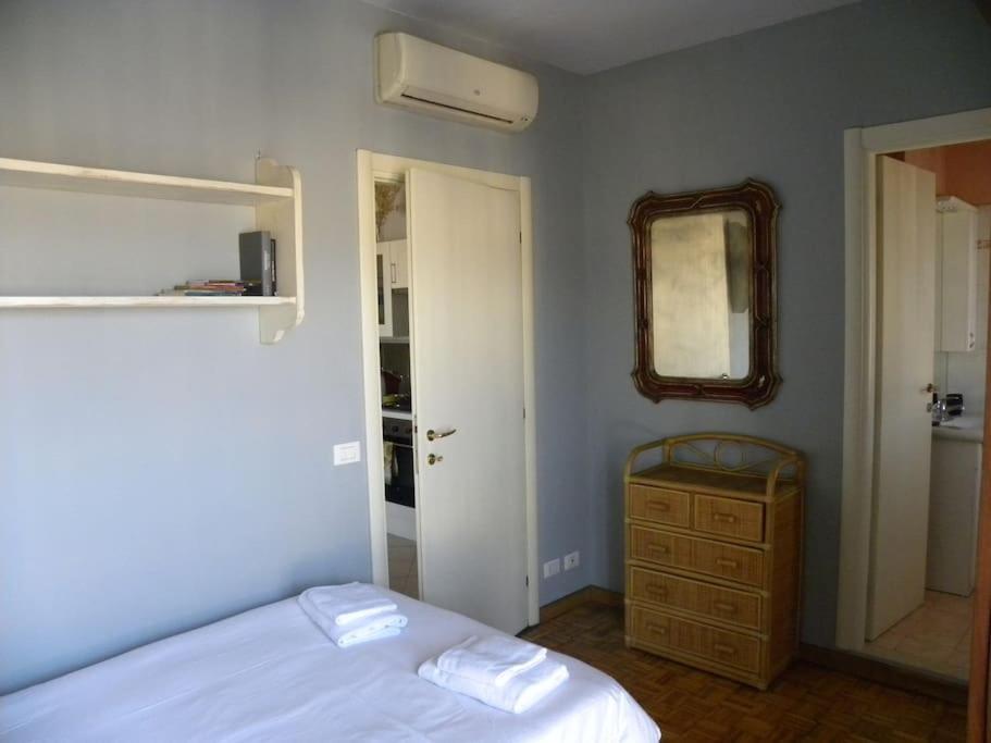 Bright With Views And Terrace Appartamento